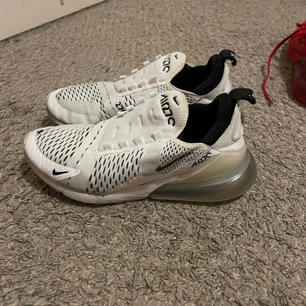 Nike 270s